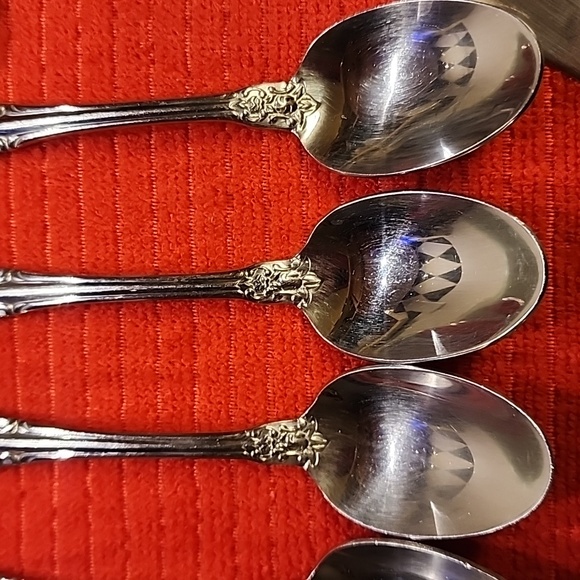 Wallace Set 18/10 Stainless Steel Flatware 27 Piece - Picture 4 of 6